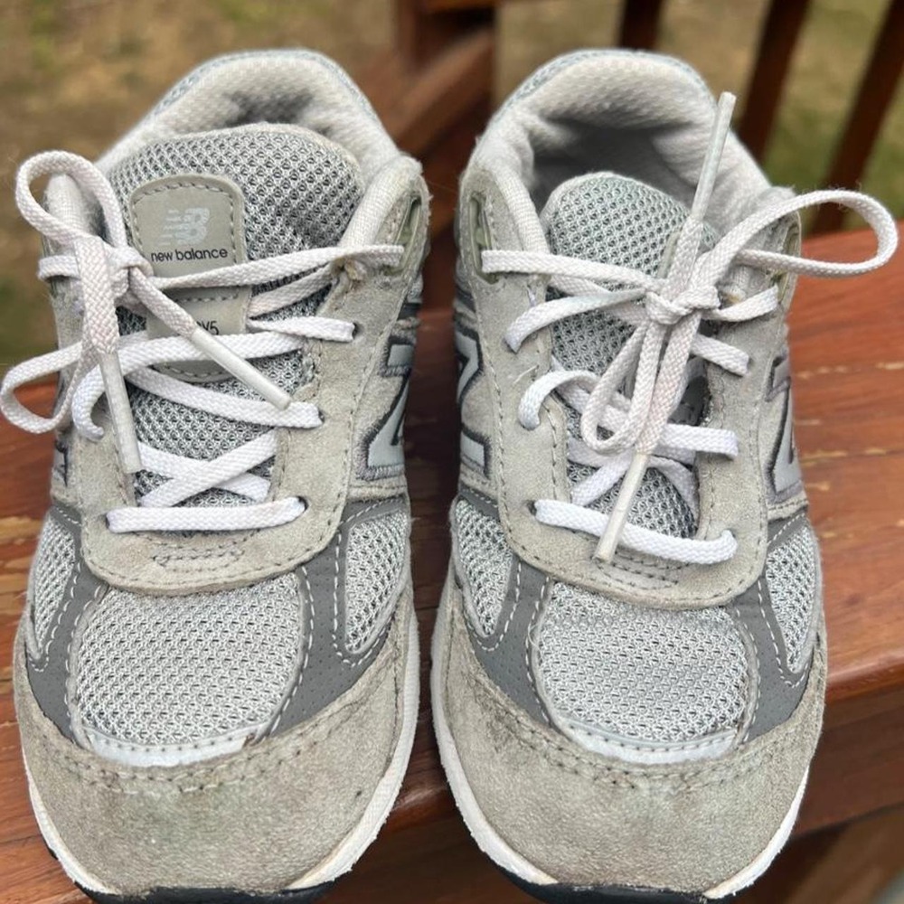 New Balance 990v5 Youth 9 Grey White Unisex Running Sneakers